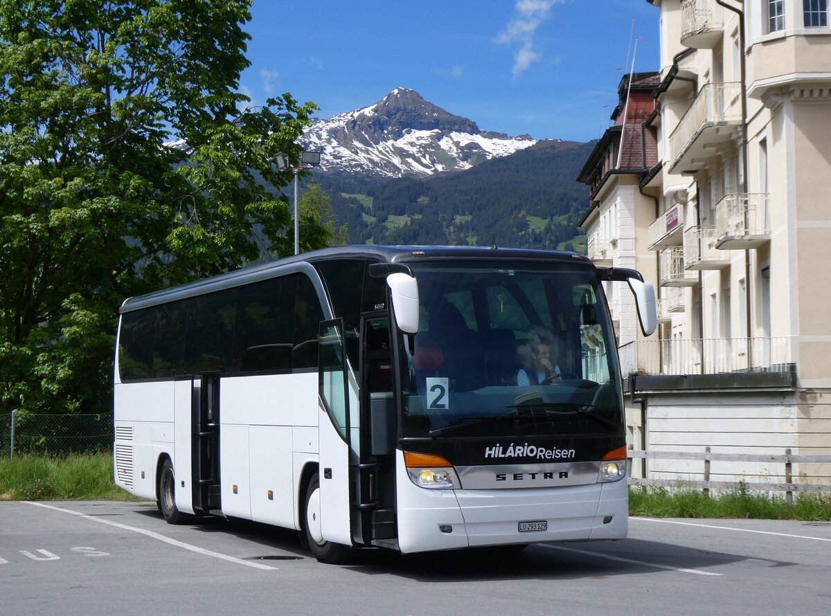 (275'943) - Hil�rio, Sch�tz - LU 293'129 - Setra (ex Marti, Kallnach) am 29. Mai 2025 beim Bahnhof Grindelwald