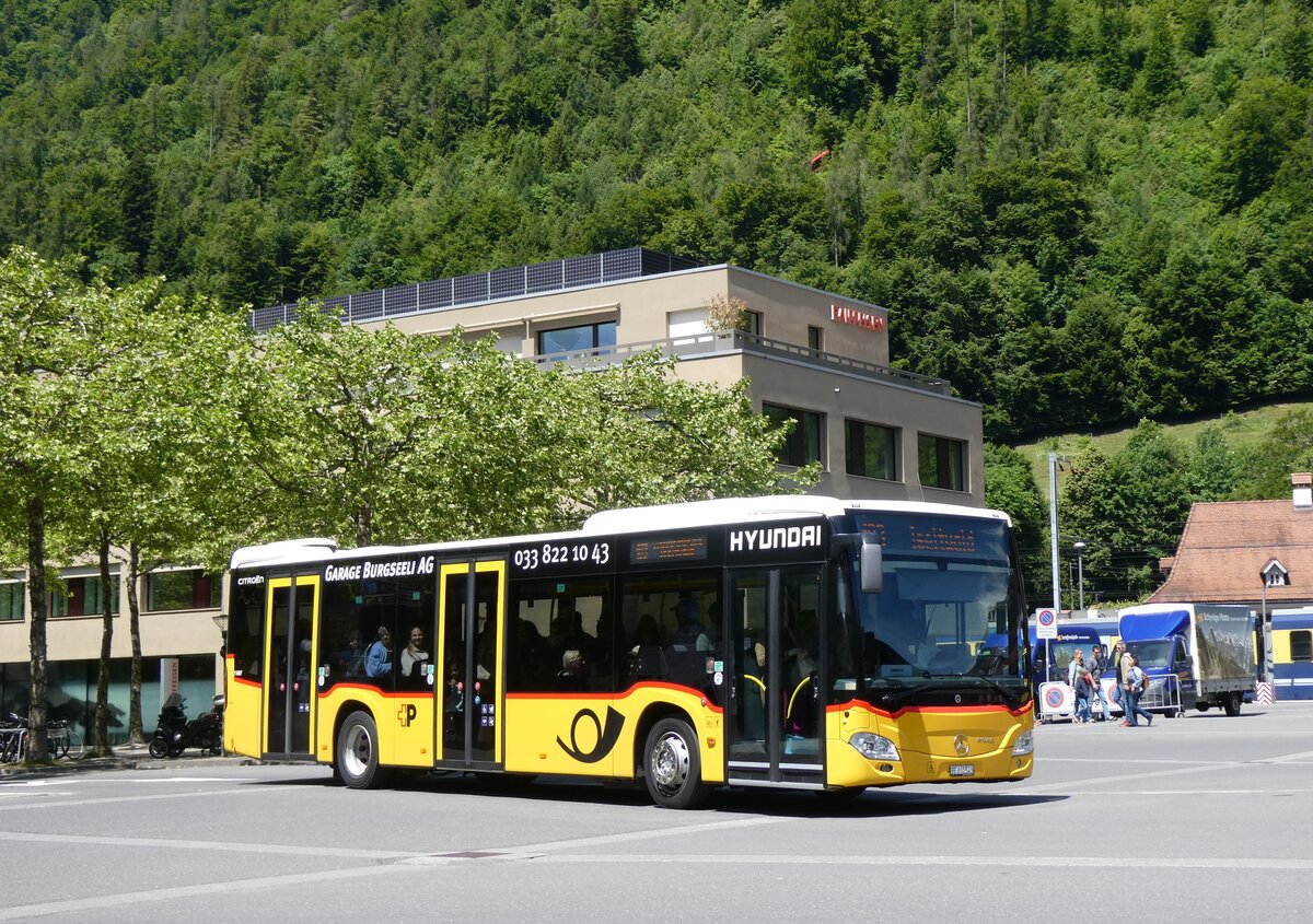 (275'948) - PostAuto Bern - BE 610'543/PID 11'687 - Mercedes am 29. Mai 2025 beim Bahnhof Interlaken Ost