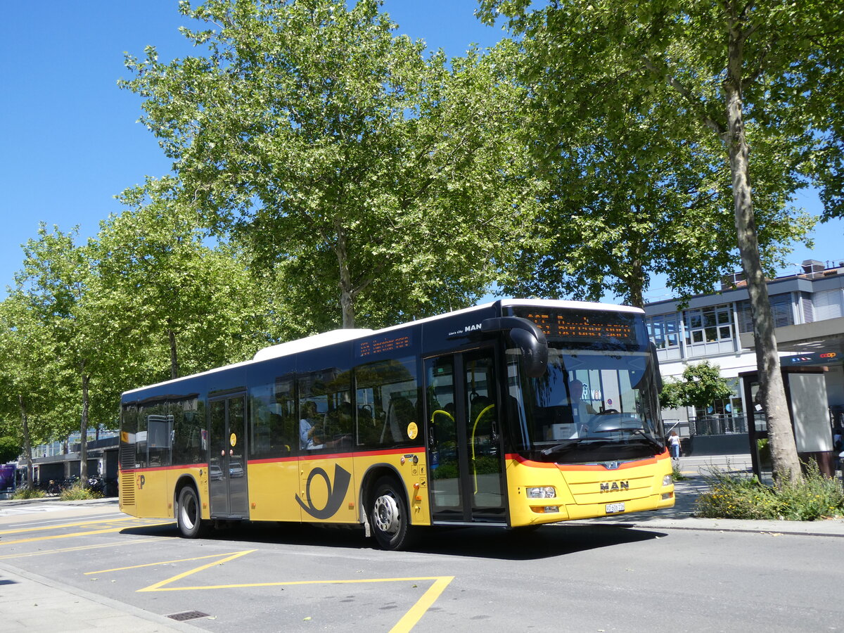 (276'021) - CarPostal Ouest - VD 606'116/PID 10'261 - MAN (ex JU 51'279; ex Nr. 13) am 30. Mai 2025 beim Bahnhof Yverdon