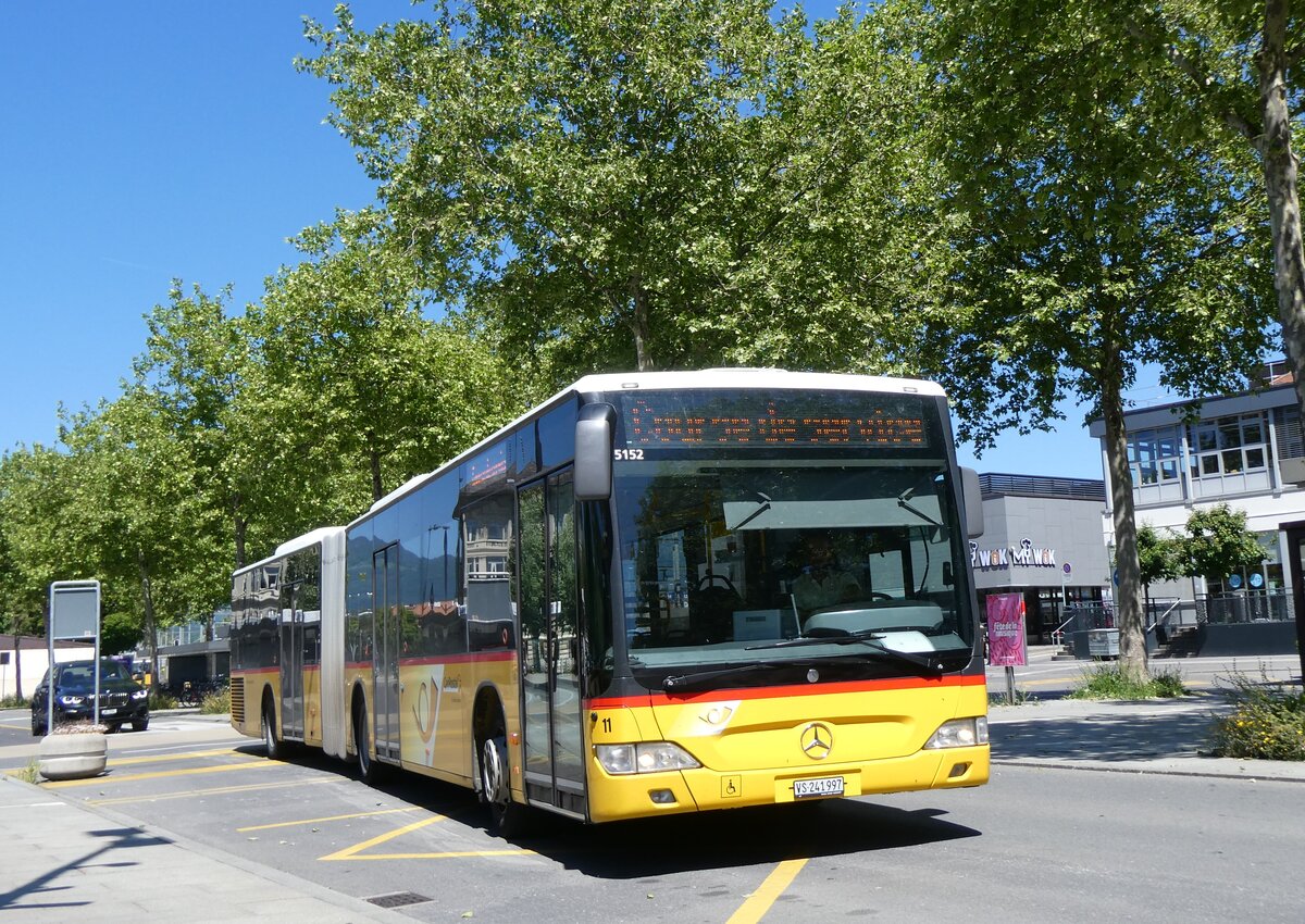 (276'027) - PostAuto Wallis - Nr. 11/VS 241'997/PID 5152 - Mercedes am 30. Mai 2025 beim Bahnhof Yverdon