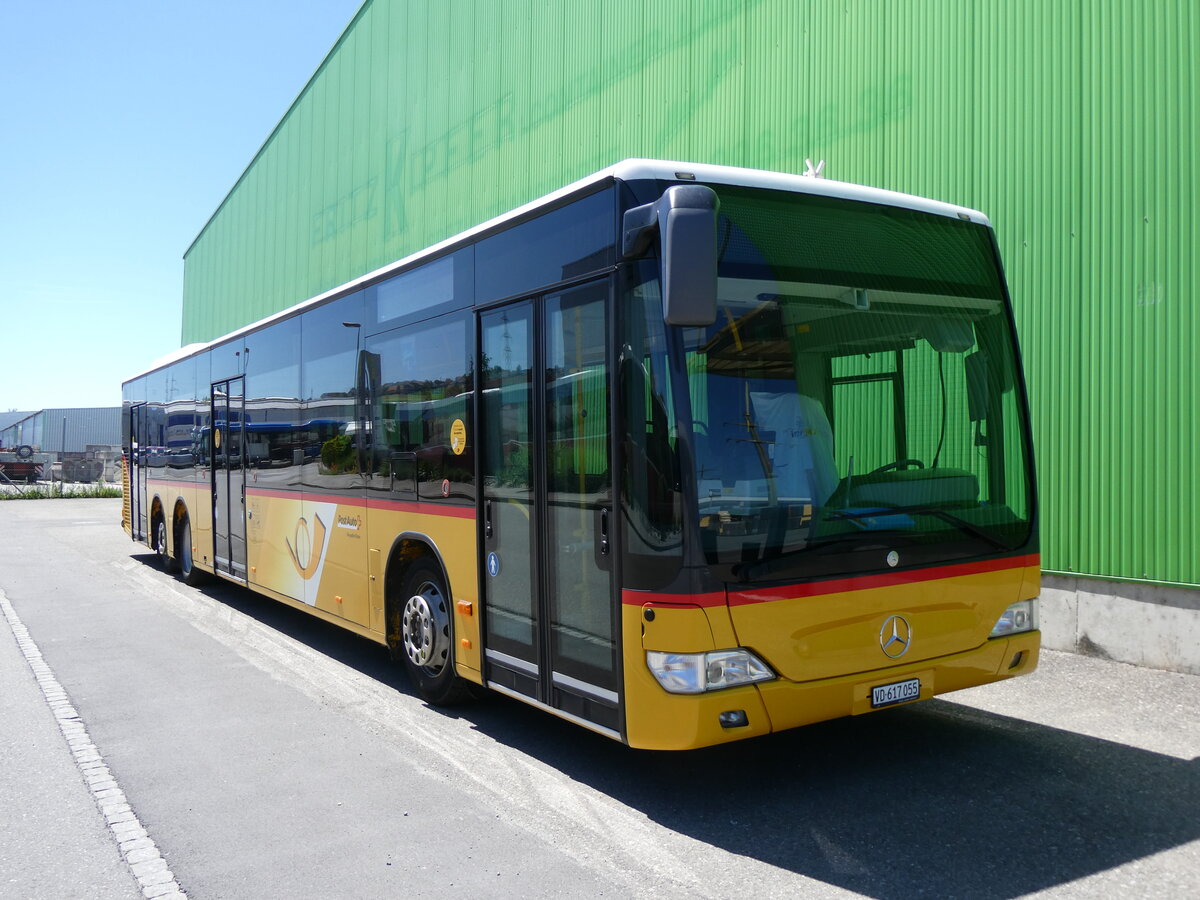 (276'077) - CarPostal Ouest - VD 617'055/PID 5220 - Mercedes (ex PostAuto Ostschweiz; ex PostAuto Ostschweiz Nr. 8) am 30. Mai 2025 in Kerzers, Interbus