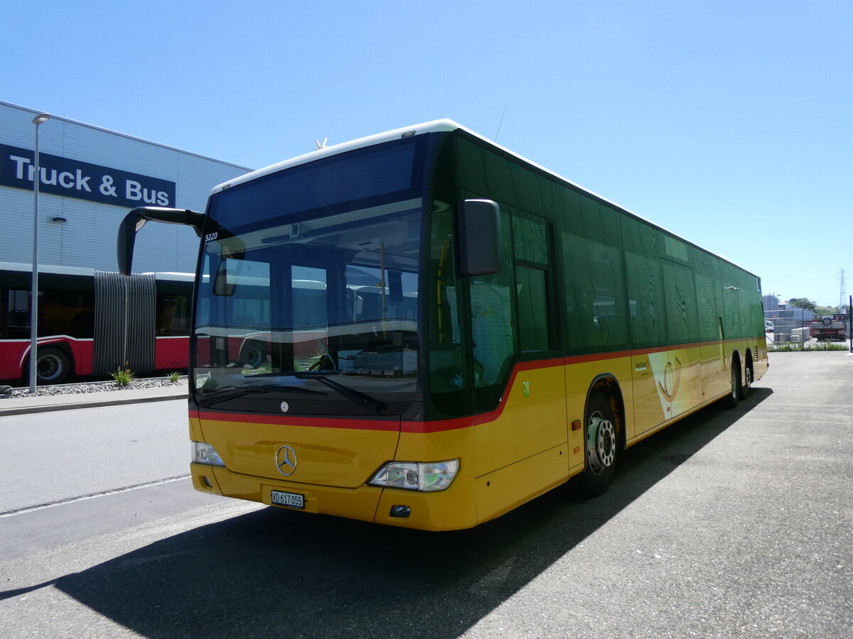 (276'078) - CarPostal Ouest - VD 617'055/PID 5220 - Mercedes (ex PostAuto Ostschweiz; ex PostAuto Ostschweiz Nr. 8) am 30. Mai 2025 in Kerzers, Interbus