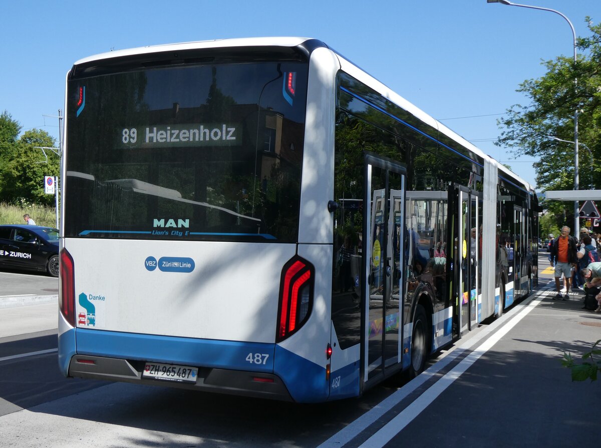 (276'091) - VBZ Z�rich - Nr. 487/ZH 965'487 - eMAN am 31. Mai 2025 beim Bahnhof Z�rich-Schweighof