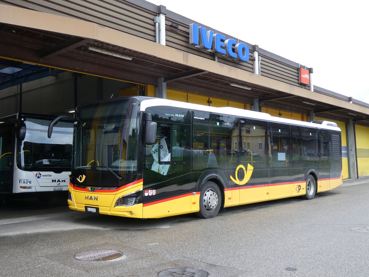(276'242) - PostAuto Nordschweiz - BL 224'307/PID 11'727 - MAN am 3. Juni 2025 in Laufen, Garage