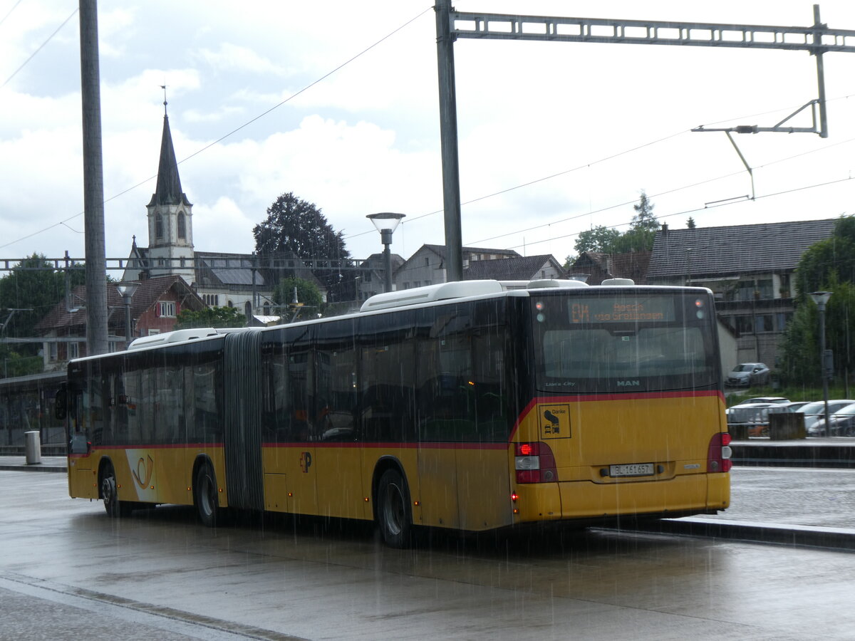 (276'252) - PostAuto Nordschweiz - BL 161'657/PID 10'596 - MAN am 3. Juni 2025 beim Bahnhof Laufen