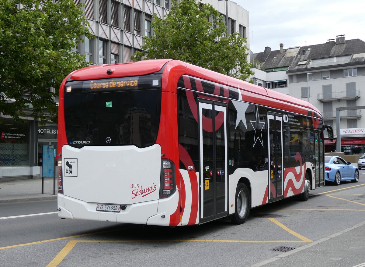 (276'326) - PostAuto Wallis - VS 574'958/PID 12'150 - eMercedes am 6. Juni 2025 beim Bahnhof Sion