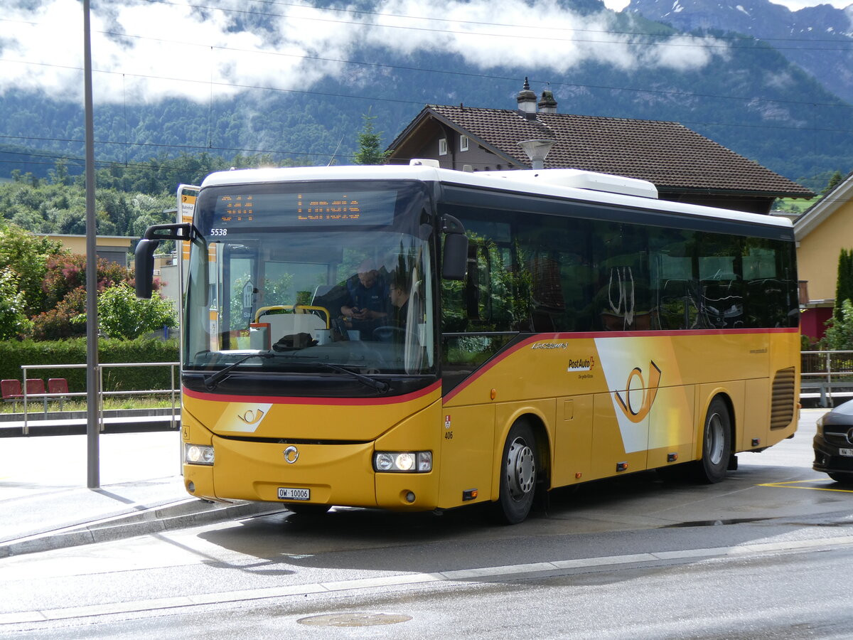 (276'397) - PostAuto Zentralschweiz - Nr. 406/OW 10'006/PID 5538 - Irisbus (ex Nr. 3; ex Dillier, Sarnen Nr. 3) am 7. Juni 2025 beim Bahnhof Sarnen