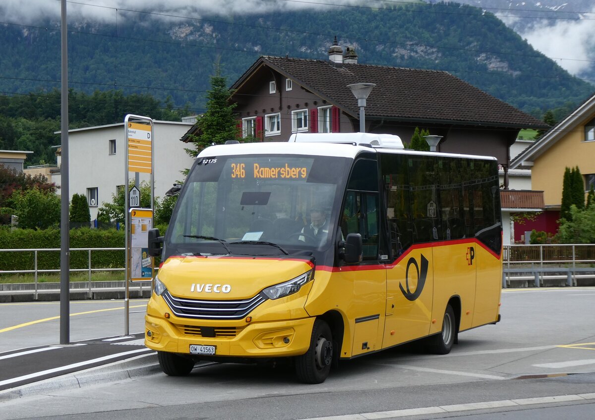 (276'447) - PostAuto Zentralschweiz - Nr. 304/OW 41'563/PID 12'175 - Iveco/K-Bus am 7. Juni 2025 beim Bahnhof Sarnen 