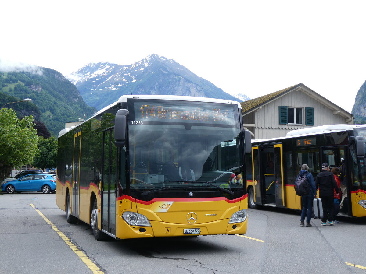 (276'461) - Fl�ck, Brienz - Nr. 22/BE 868'722/PID 11'213 - Mercedes am 7. Juni 2025 in Meiringen, Postautostation