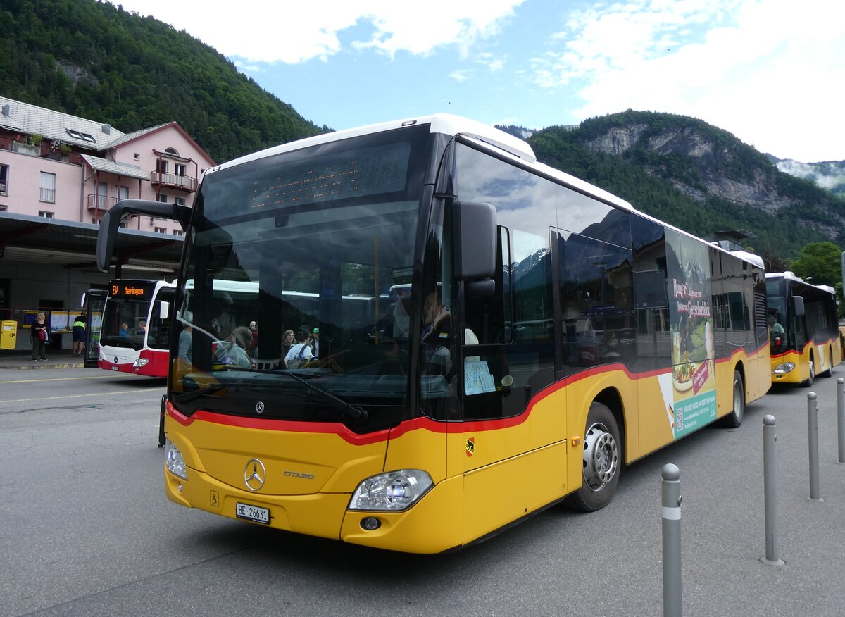 (276'466) - Fl�ck, Brienz - Nr. 6/BE 26'631/PID 11'683 - Mercedes (ex PostAuto Bern) am 7. Juni 2025 beim Bahnhof Meiringen