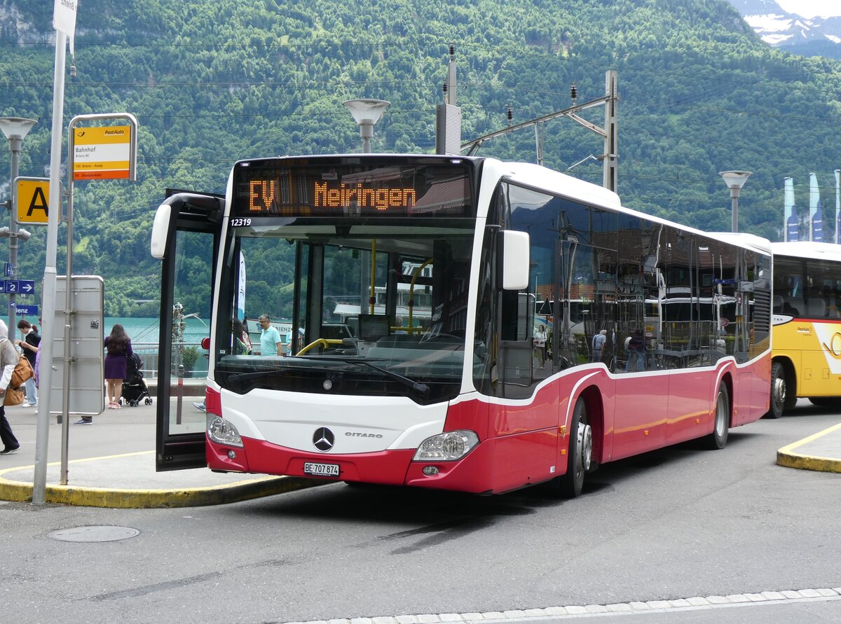(276'473) - PostAuto Bern - BE 707'874/PID 12'419 - Mercedes (ex Wiener Linien, A-Wien Nr. 8163) am 7. Juni 2025 beim Bahnhof Brienz