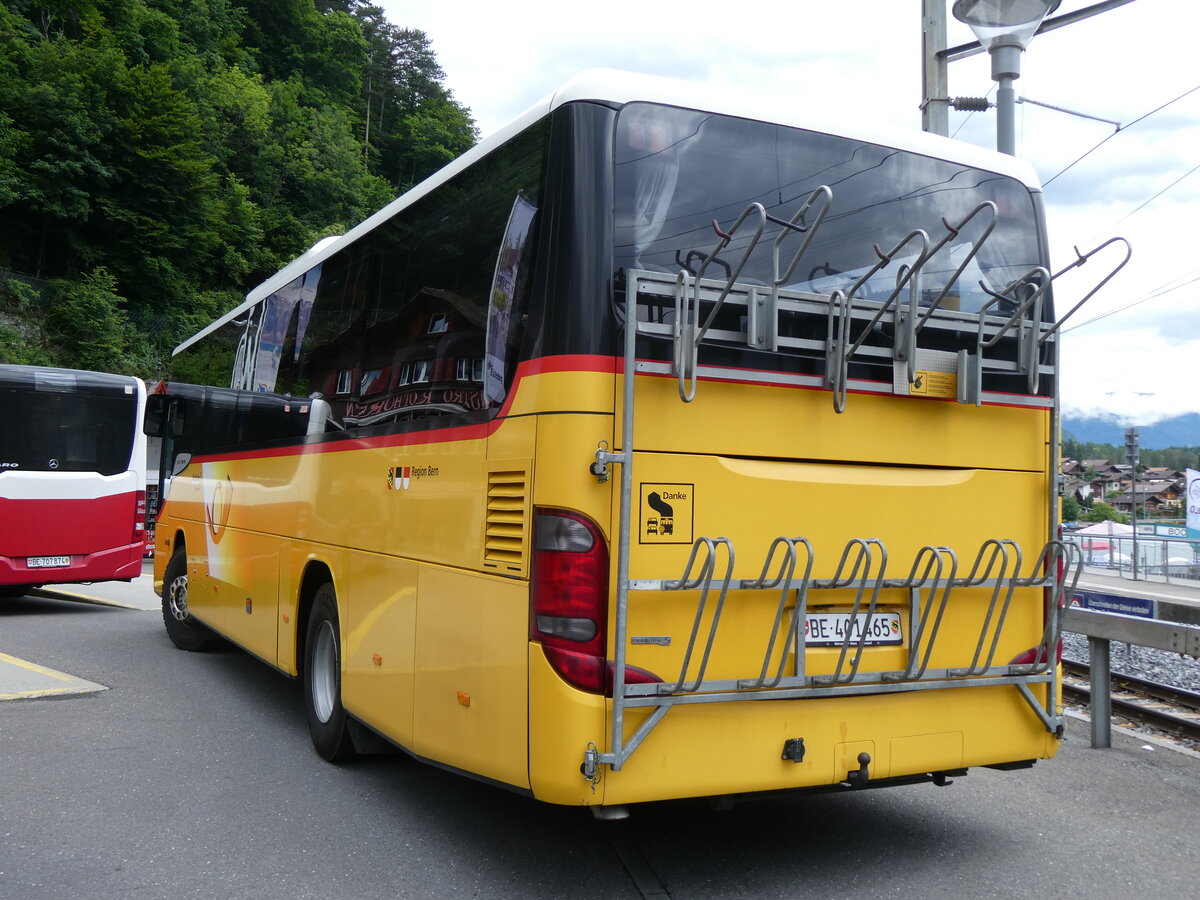 (276'477) - PostAuto Bern - BE 401'465/PID 4715 - Setra (ex AVG Meiringen Nr. 65) am 7. Juni 2025 beim Bahnhof Brienz