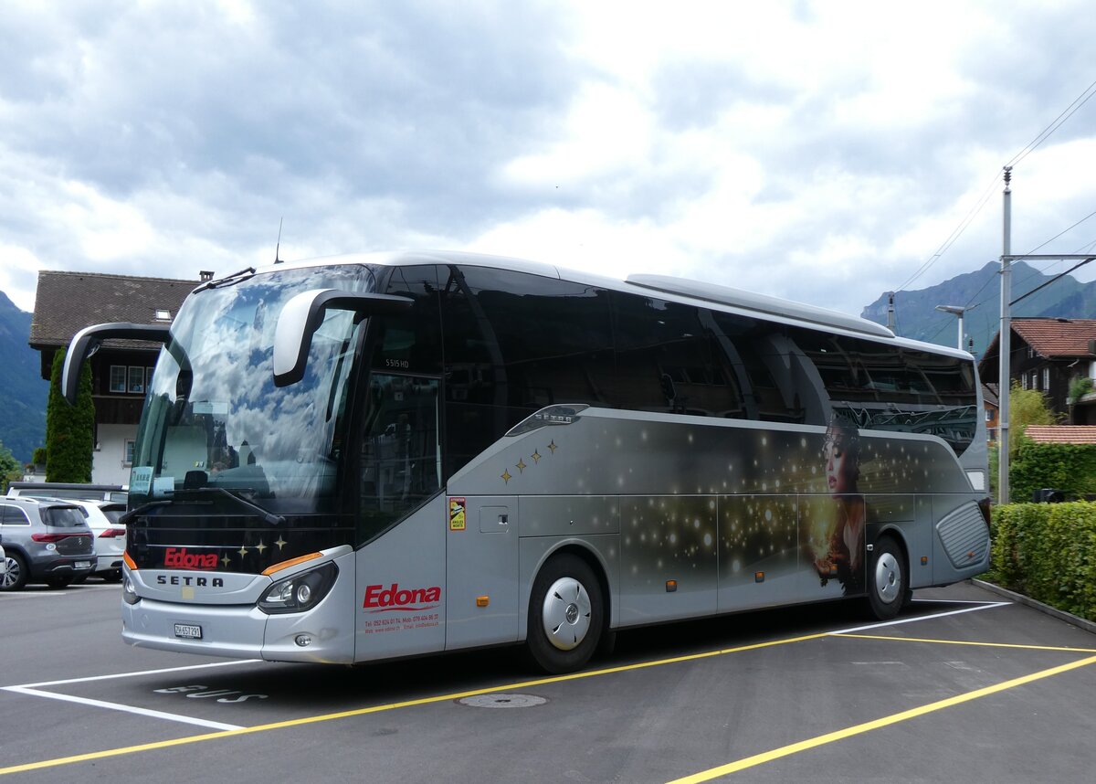 (276'478) - Edona, Schaffhausen - ZH 657'291 - Setra am 7. Juni 2025 in beim Bahnhof Brienz