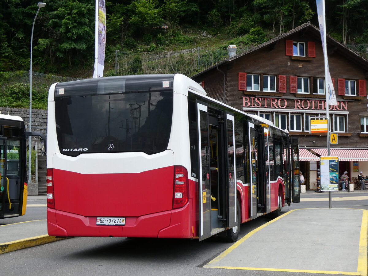 (276'482) - PostAuto Bern - BE 707'874/PID 12'419 - Mercedes (ex Wiener Linien, A-Wien Nr. 8163) am 7. Juni 2025 beim Bahnhof Brienz