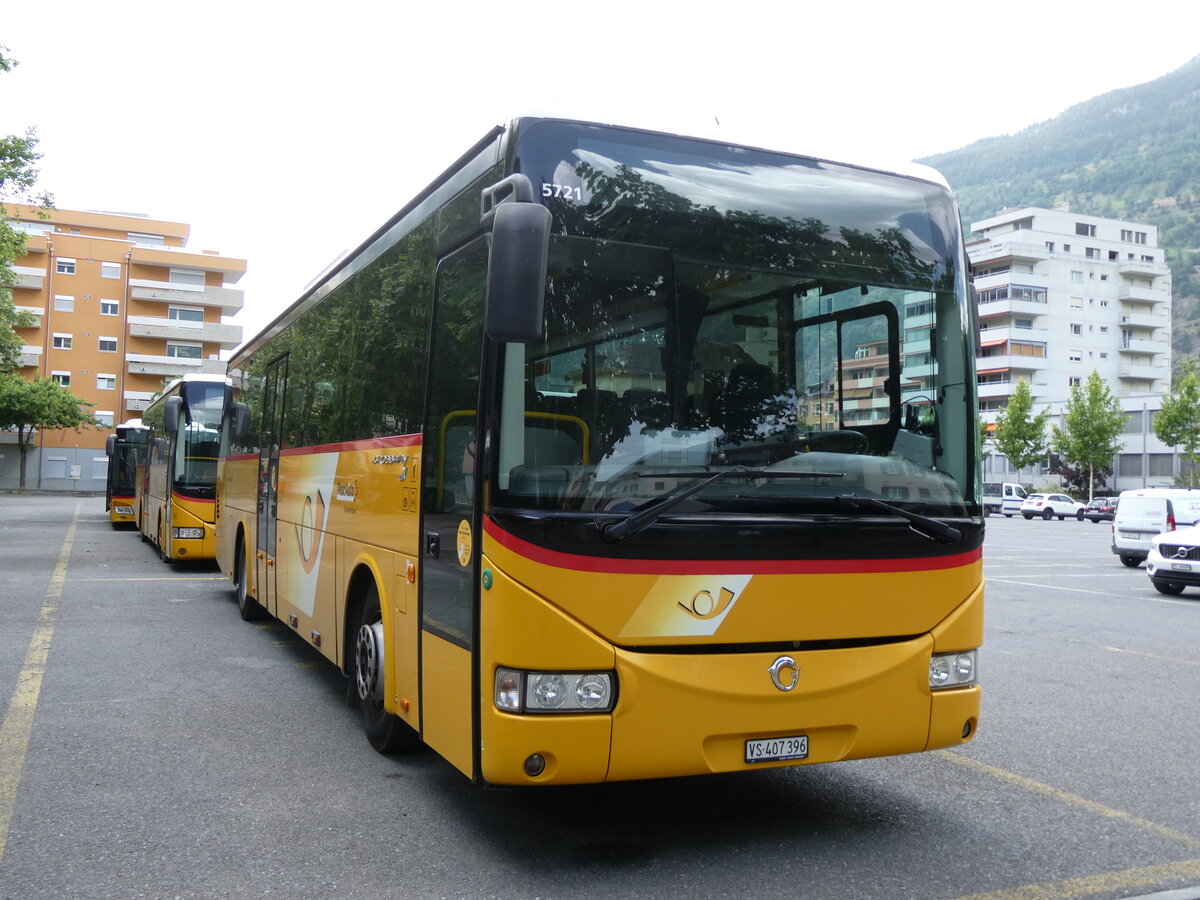 (276'715) - PostAuto Wallis - VS 407'396/PID 5721 - Irisbus am 14. Juni 2025 in Brig, Garage