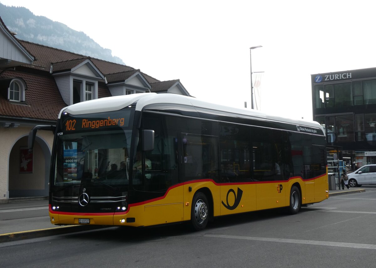 (276'737) - PostAuto Bern - BE 610'537/PID 12'126 - eMercedes am 15. Juni 2025 beim Bahnhof Interlaken Ost