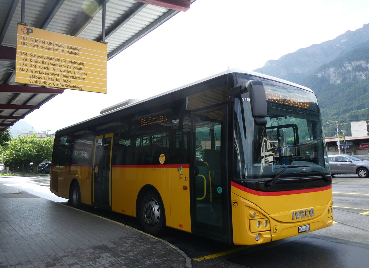 (276'738) - Fl�ck, Brienz - Nr. 27/BE 868'727/PID 11'669 - Iveco am 15. Juni 2025 in Meiringen, Postautostation
