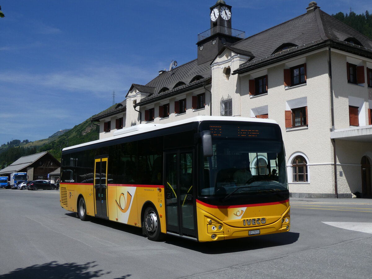 (276'892) - PostAuto Graub�nden - GR 179'713/PID 11'282 - Iveco am 18. Juni 2025 beim Bahnhof Scuol-Tarasp