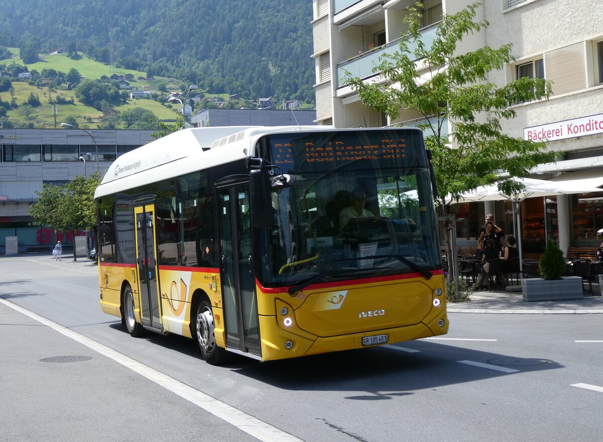 (276'919) - Gessinger, Bad Ragaz - GR 185'403/PID 11'900 - eHeuliez-Iveco am 18. Juni 2025 in Landquart, Bahnhofstrasse