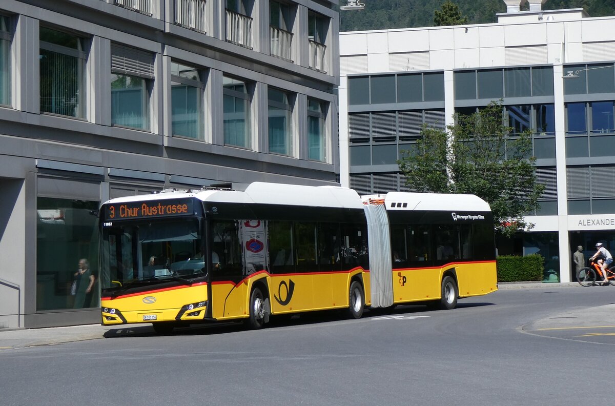 (276'947) - PostAuto Graub�nden - GR 101'856/PID 11'882 - eSolaris (ex D�nser, Trimmis) am 18. Juni 2025 beim Bahnhof Chur