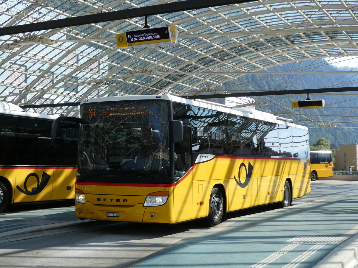 (276'955) - PostAuto Graub�nden - GR 179'702/PID 11'302 - Setra am 18. Juni 2025 in Chur, Postautostation