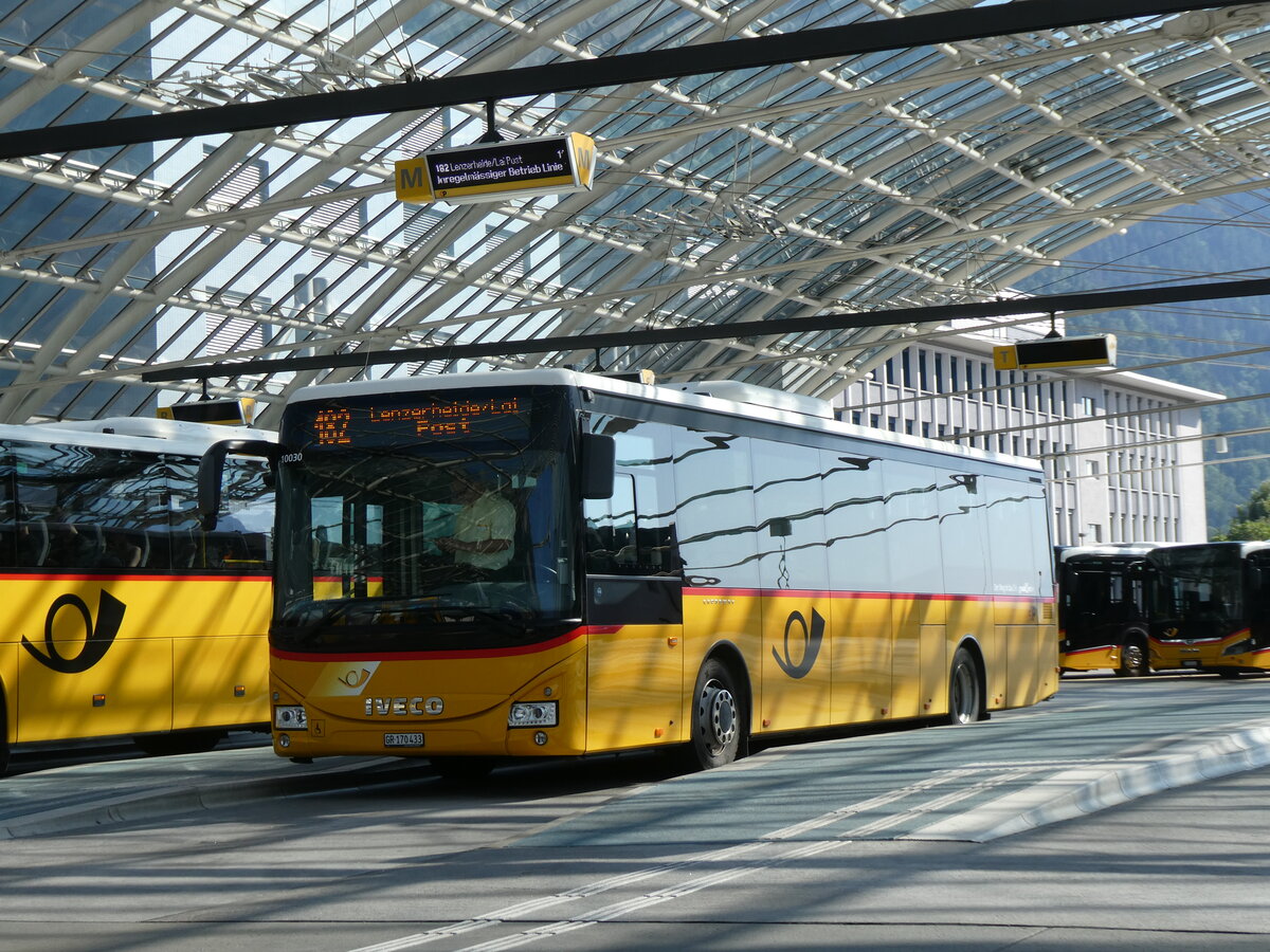 (276'957) - PostAuto Graub�nden - GR 170'433/PID 10'030 - Iveco am 18. Juni 2025 in Chur, Postautostation