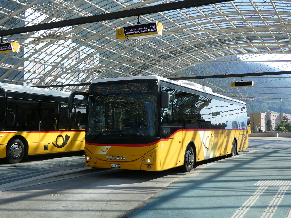 (276'960) - PostAuto Graub�nden - GR 170'435/PID 11'311 - Iveco am 18. Juni 2025 in Chur, Postautostation