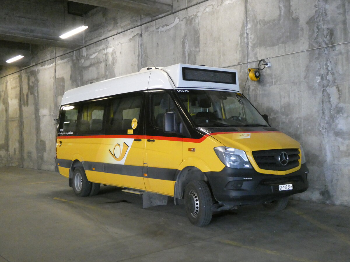 (276'966) - PostAuto Graub�nden - GR 107'306/PID 10'530 - Mercedes am 18. Juni 2025 in Thusis, Postautostation
