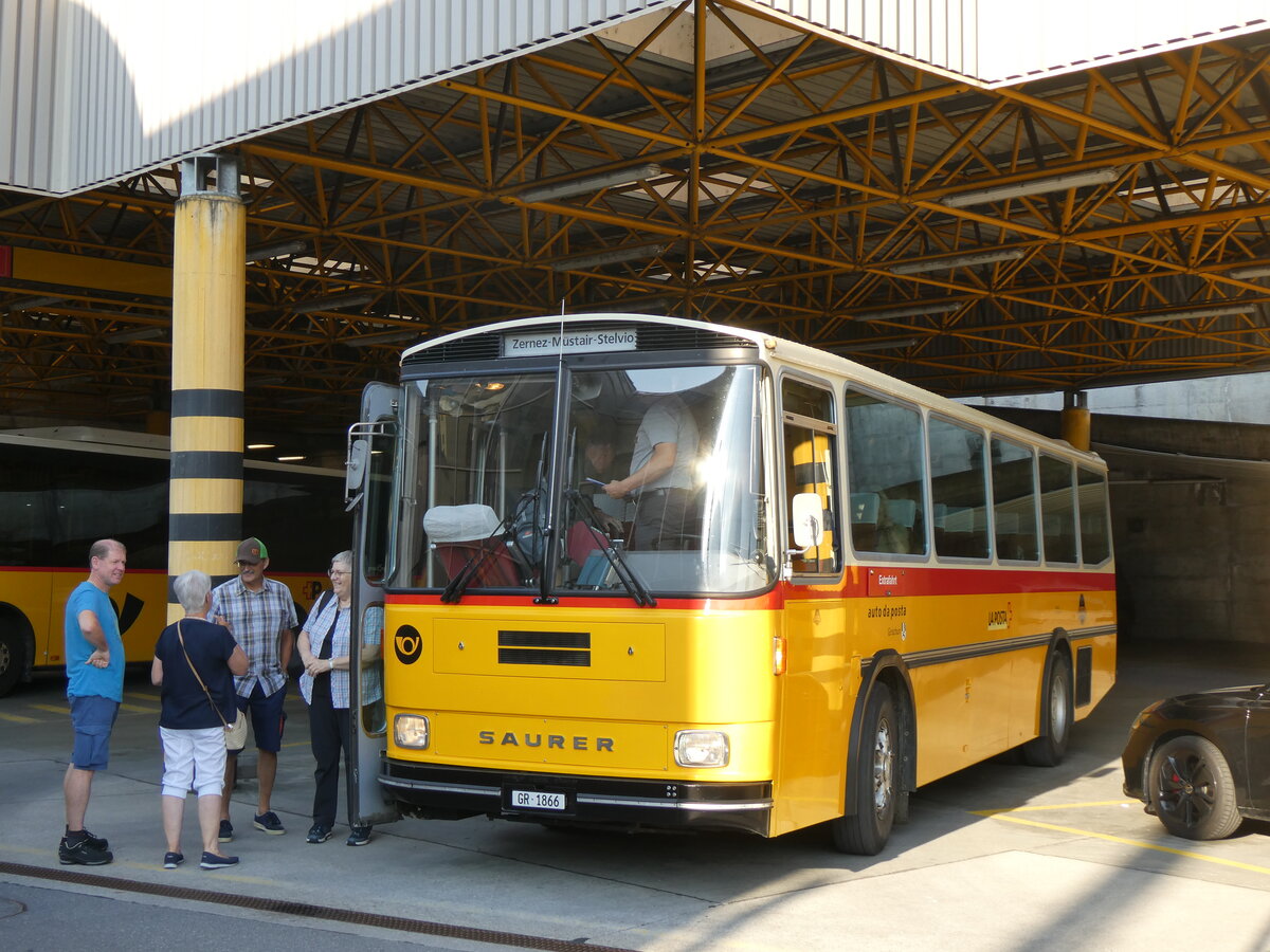 (276'985) - Gaudenz, Andeer - GR 1866 - Saurer/R&J (ex Mark, Andeer PID 2824; ex PostAuto Graub�nden; ex P 24'350) am 19. Juni 2025 in Thusis, Postautostation