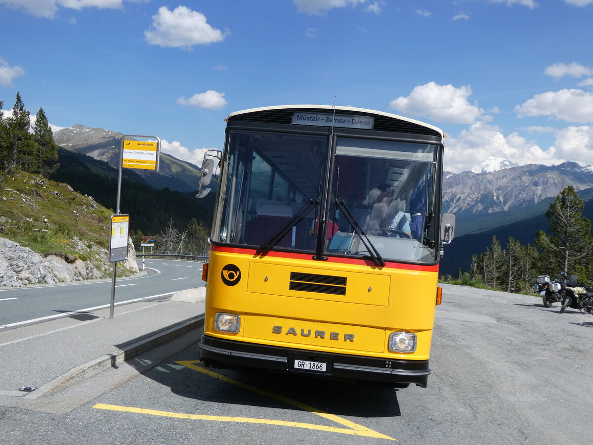 (277'059) - Gaudenz, Andeer - GR 1866 - Saurer/R&J (ex Mark, Andeer PID 2824; ex PostAuto Graub�nden; ex P 24'350) am 19. Juni 2025 auf dem Ofenpass, S�som Giv�