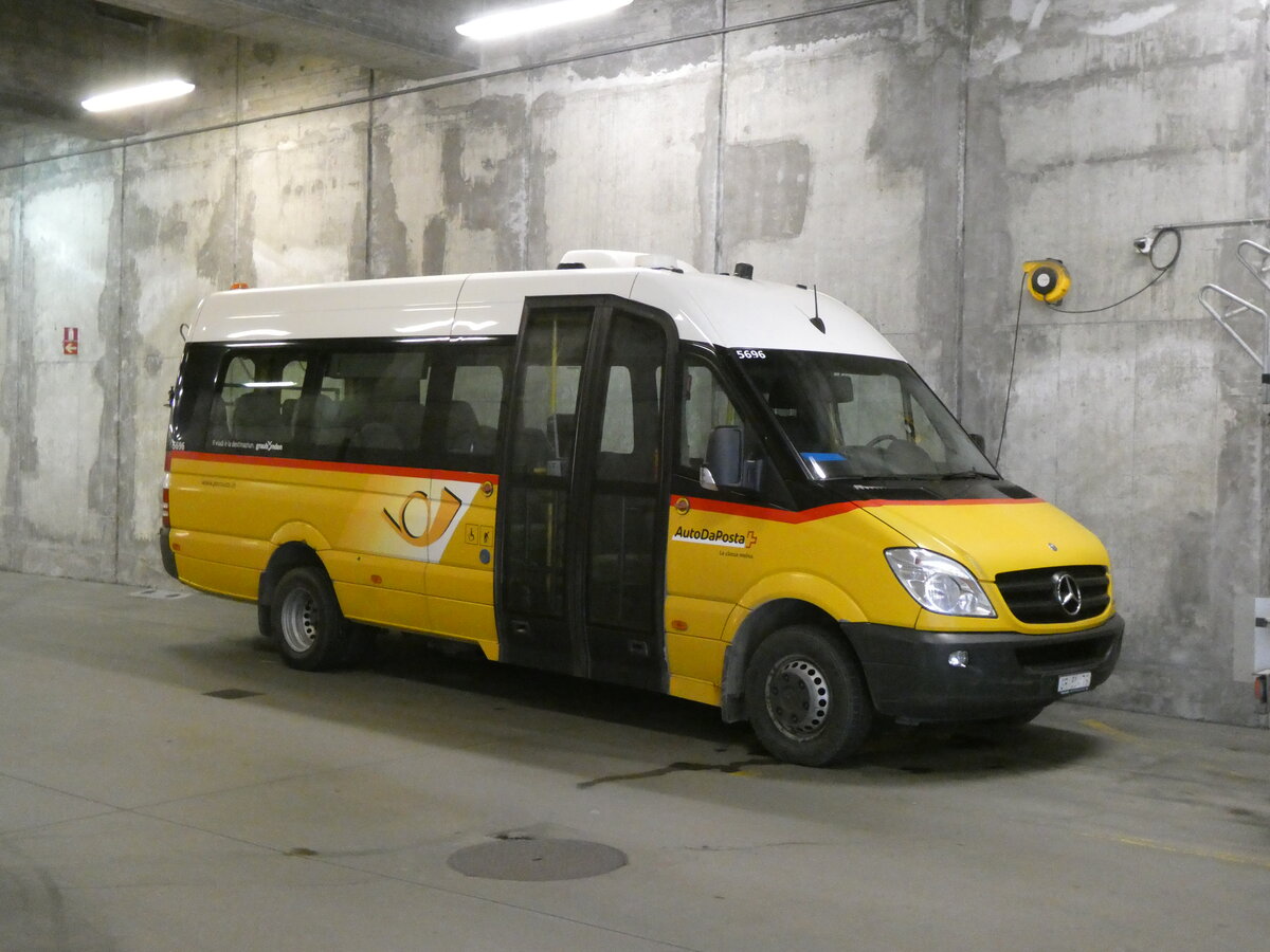 (277'079) - PostAuto Graub�nden - GR 51'479 /PID 5696 - Mercedes am 19. Juni 2025 in Thusis, Postautostation