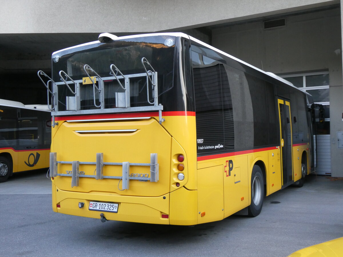 (277'082) - PostAuto Graub�nden - GR 102'325/PID 10'937 - Volvo am 19. Juni 2025 in Thusis, Postautostation