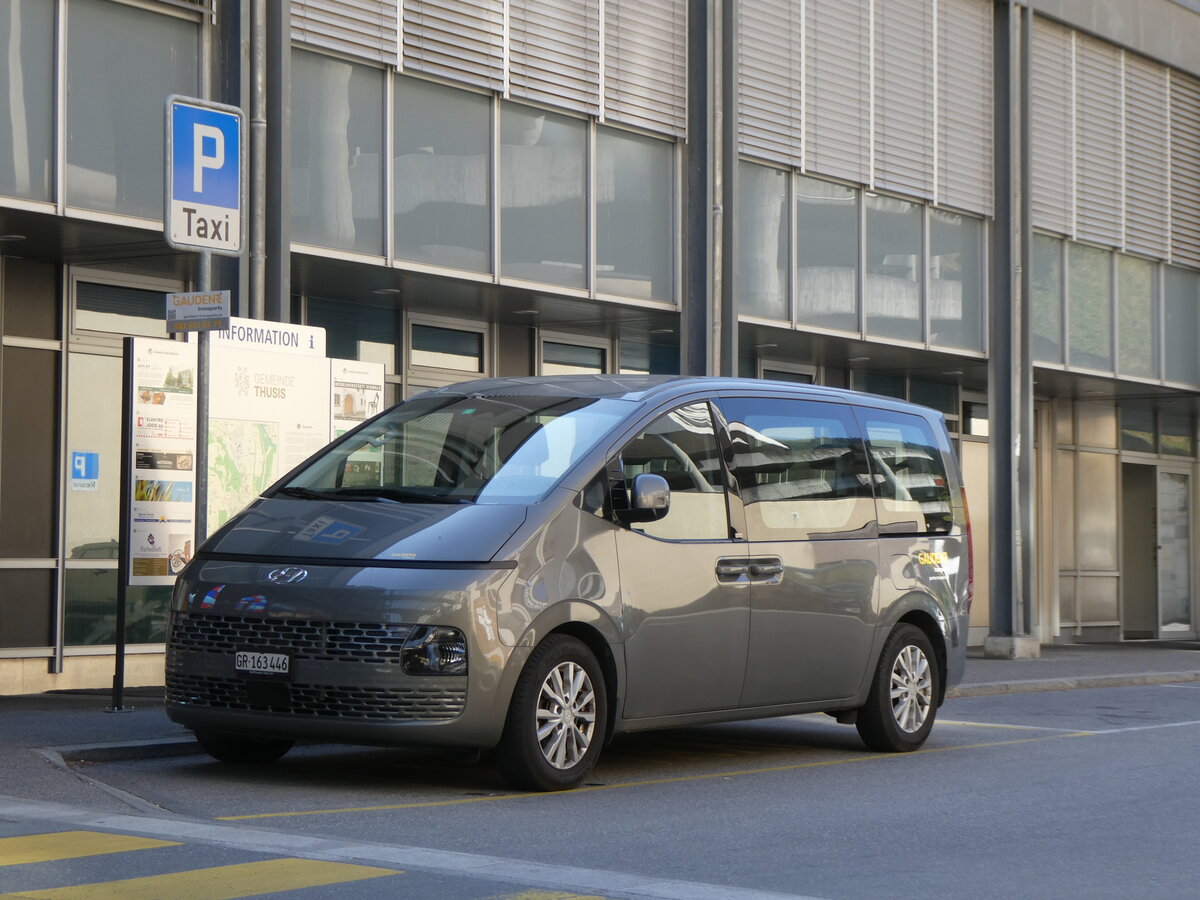 (277'096) - Gaudenz, Andeer - GR 163'446 - Hyundai am 20. Juni 2025 beim Bahnhof Thusis