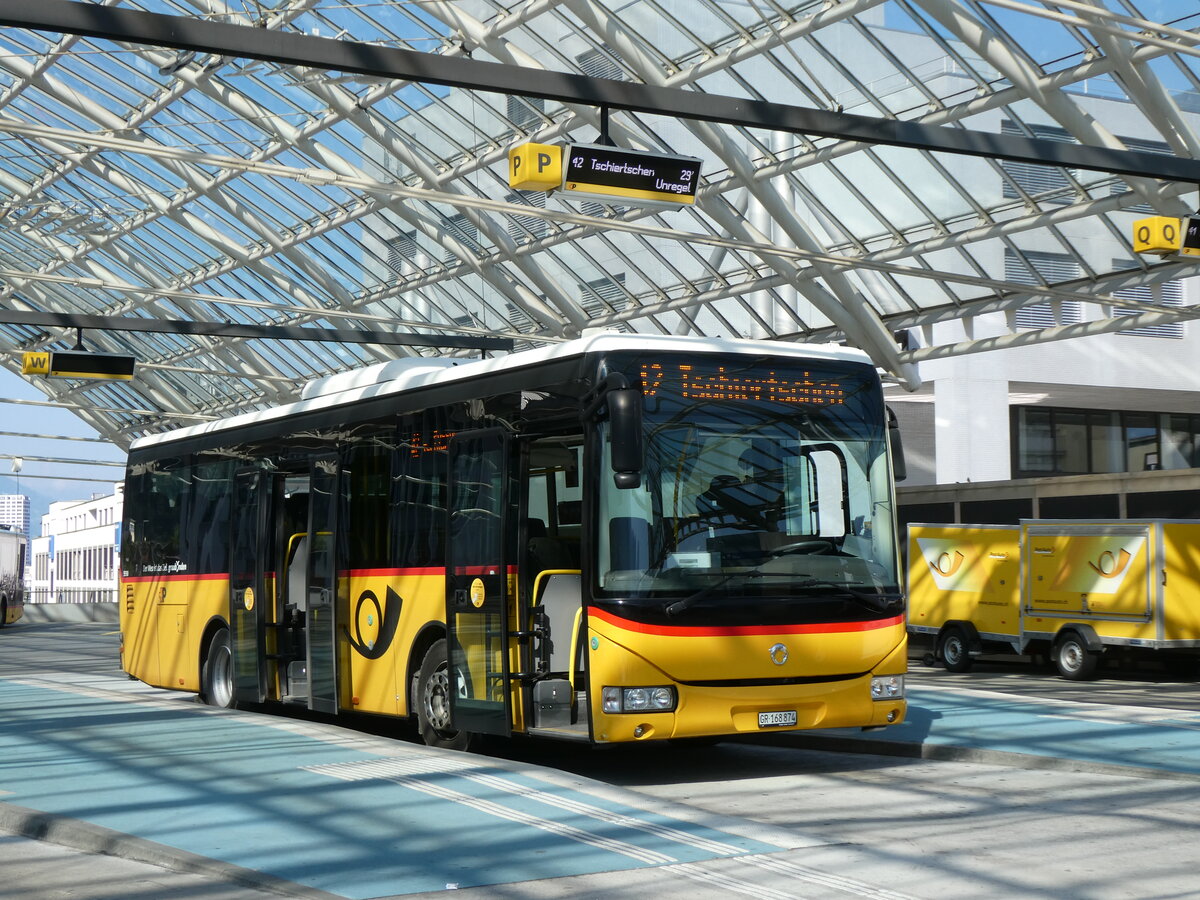 (277'100) - PostAuto Graub�nden - GR 168'874/PID 5590 - Irisbus am 20. Juni 2025 in Chur, Postautostation
