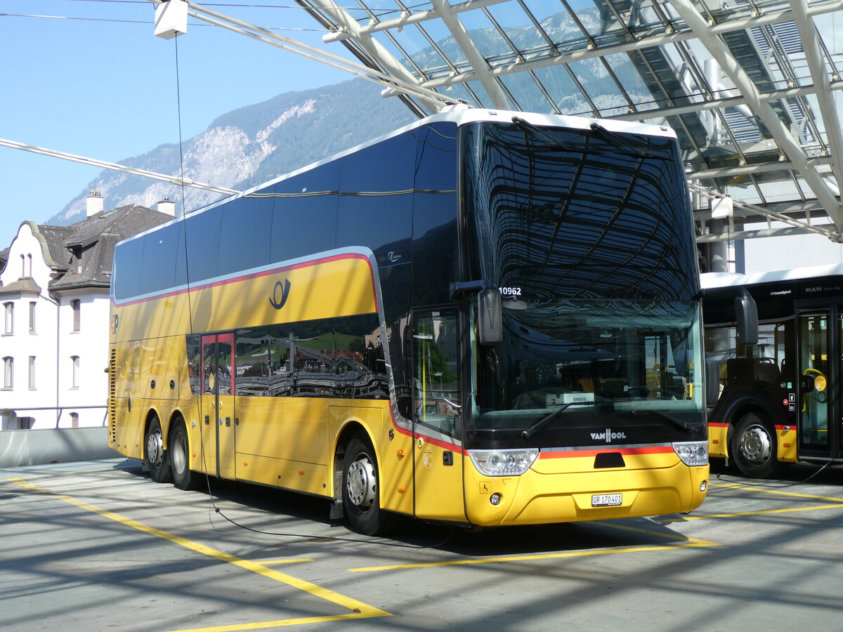 (277'102) - PostAuto Graub�nden - GR 170'401/PID 10'962 - Van Hool am 20. Juni 2025 in Chur, Postautostation