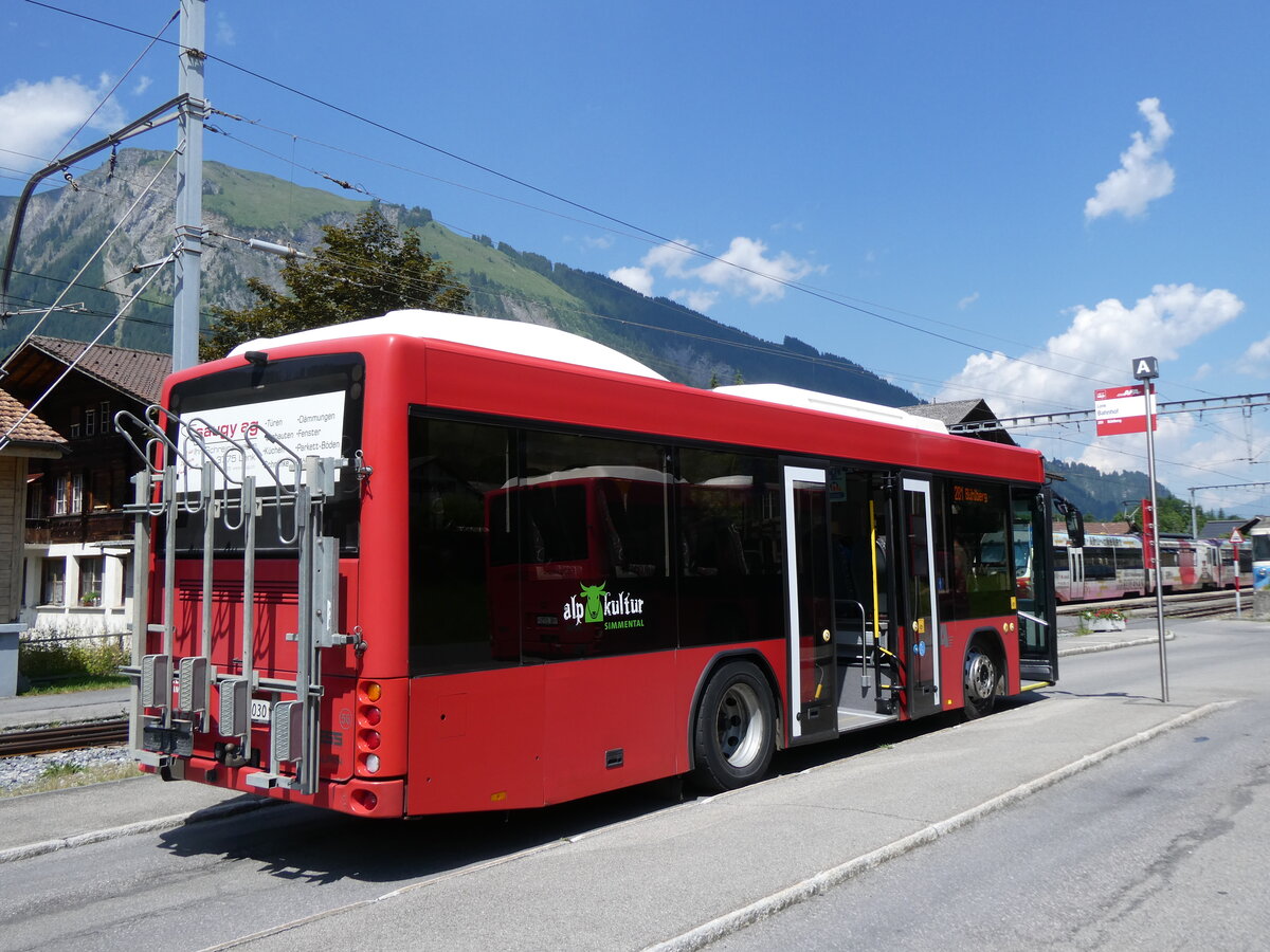 (277'177) - AFA Adelboden - Nr. 56/BE 611'030 - Scania/Hess am 21. Juni 2025 beim Bahnhof Lenk
