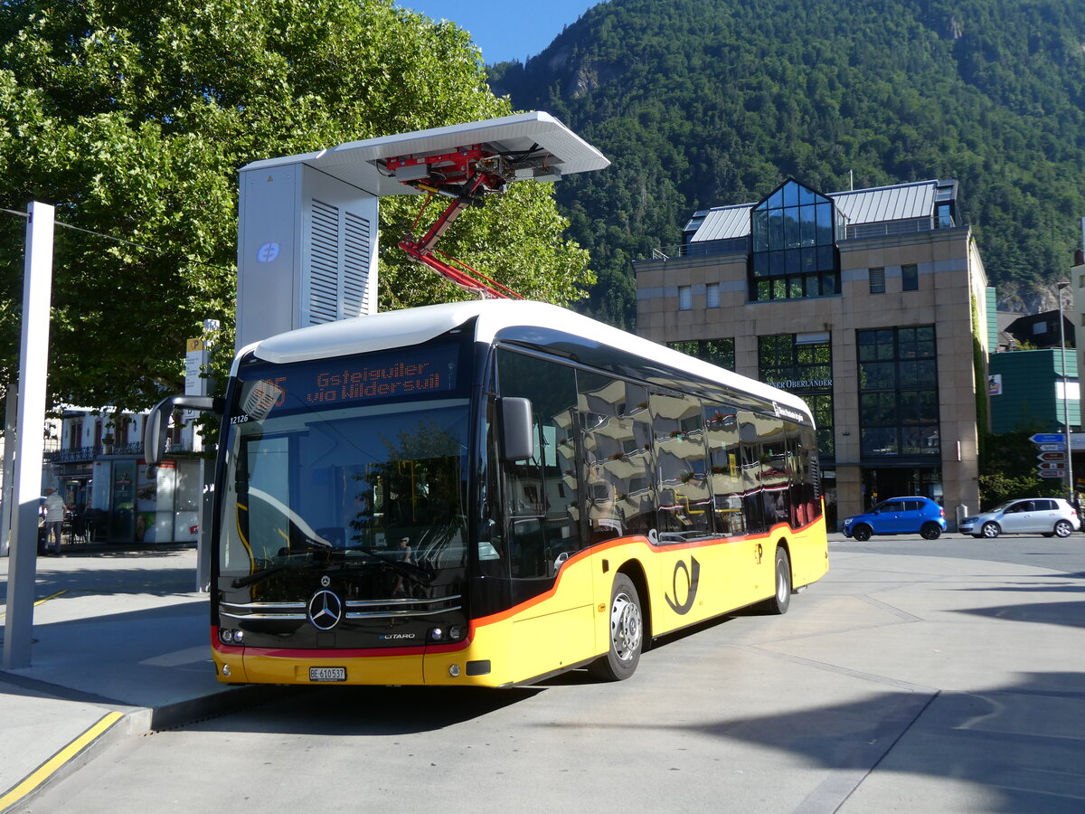 (277'278) - PostAuto Bern - BE 610'537/PID 12'126 - eMercedes am 28. Juni 2025 beim Bahnhof Interlaken West