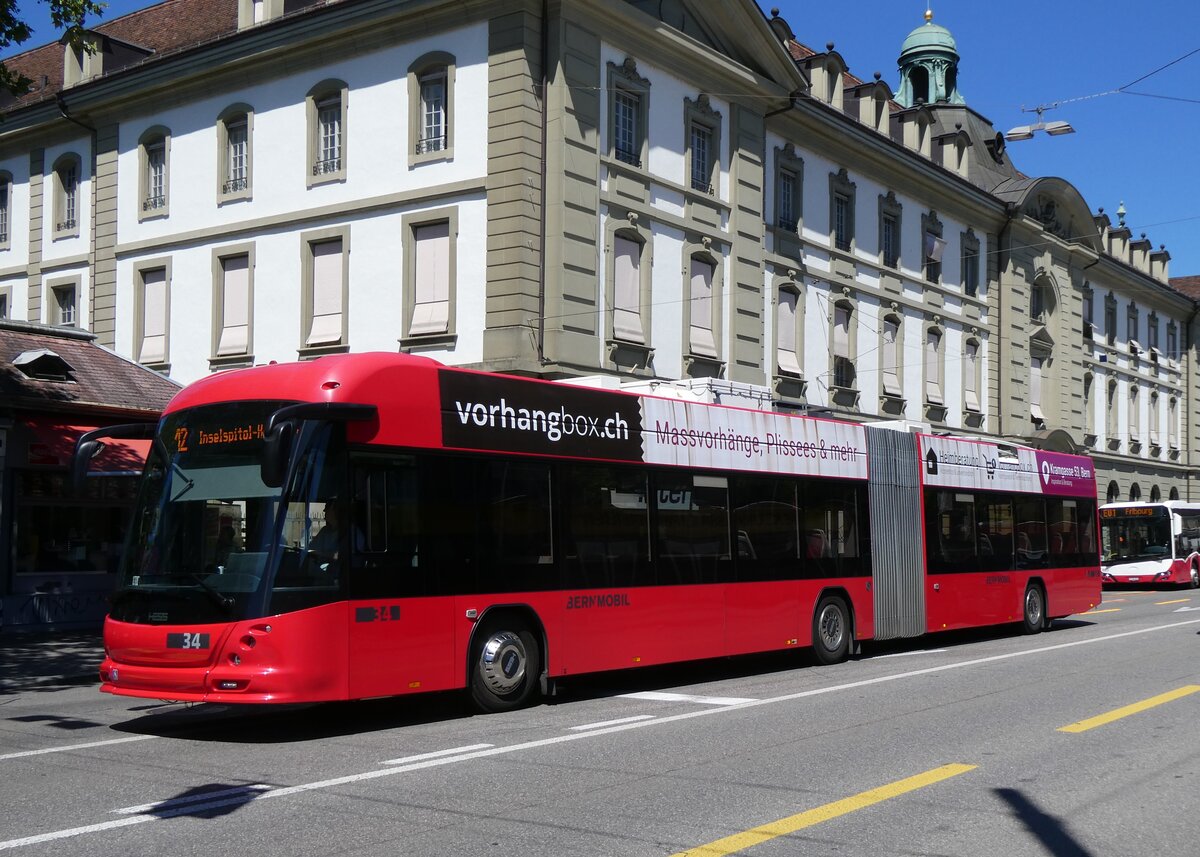 (277'328) - Bernmobil, Bern - Nr. 34 - Hess/Hess Gelenktrolleybus am 28. Juni 2025 beim Bahnhof Bern