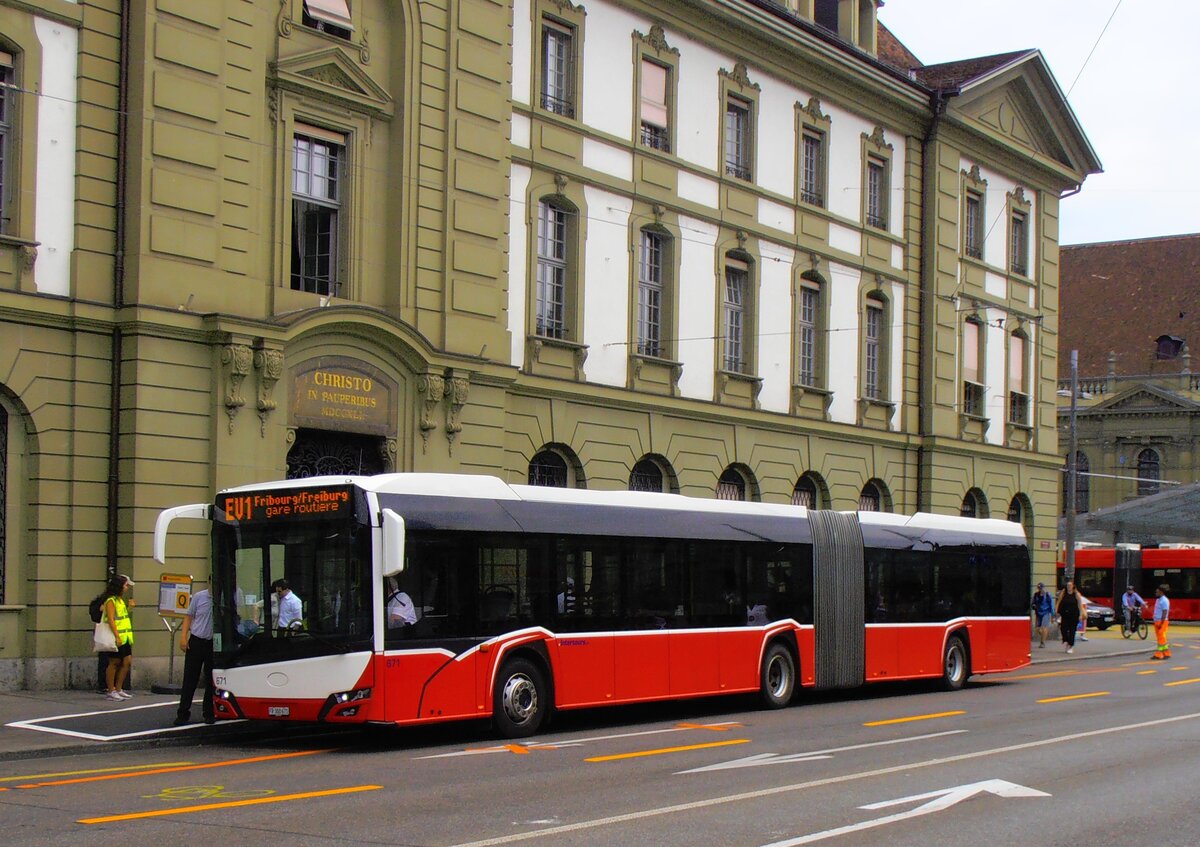 (277'508) - Intertours, Domdidier - Nr. 671/FR 300'671 - Solaris (ex PostBus/A BD 15'715) am 4. Juli 2025 beim Bahnhof Bern