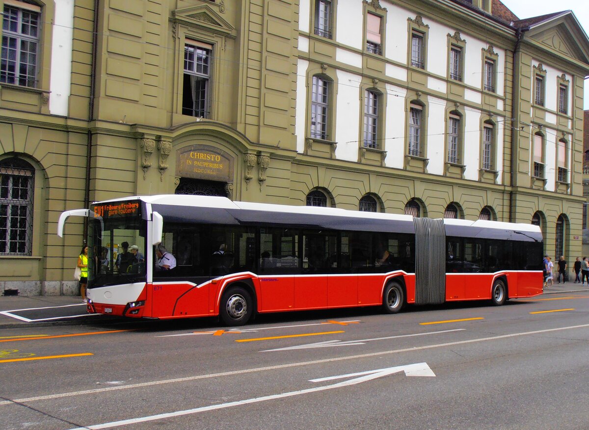 (277'509) - Intertours, Domdidier - Nr. 671/FR 300'671 - Solaris (ex PostBus/A BD 15'715) am 4. Juli 2025 beim Bahnhof Bern