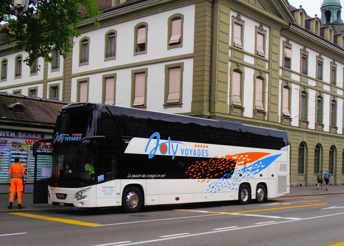 (277'514) - Joly Voyages, Les Breuleux - NE 173'048 - VDL (ex Rope, D-Bordesholm) am 4. Juli 2025 beim Bahnhof Bern