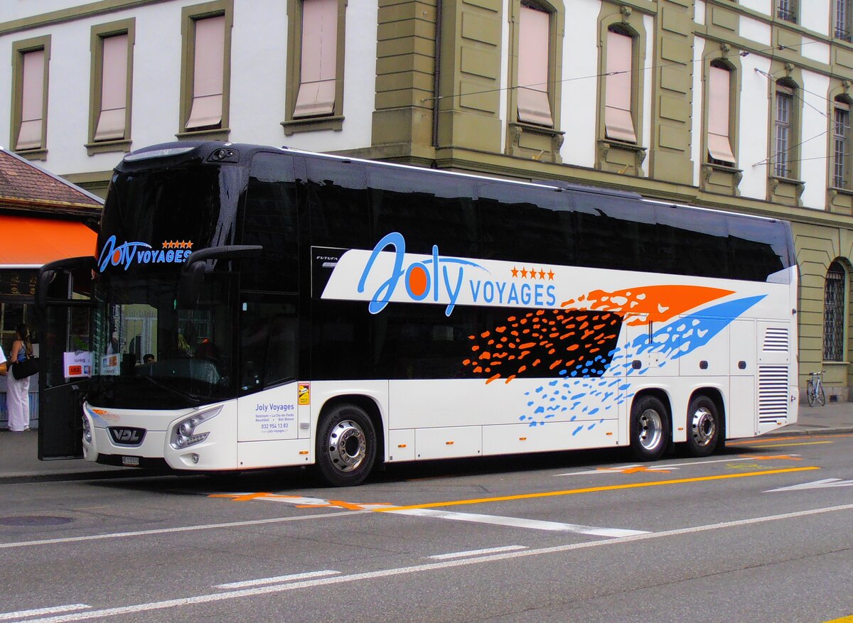 (277'533) - Joly Voyages, Les Breuleux - NE 132'019 - VDL am 4. Juli 2025 beim Bahnhof Bern