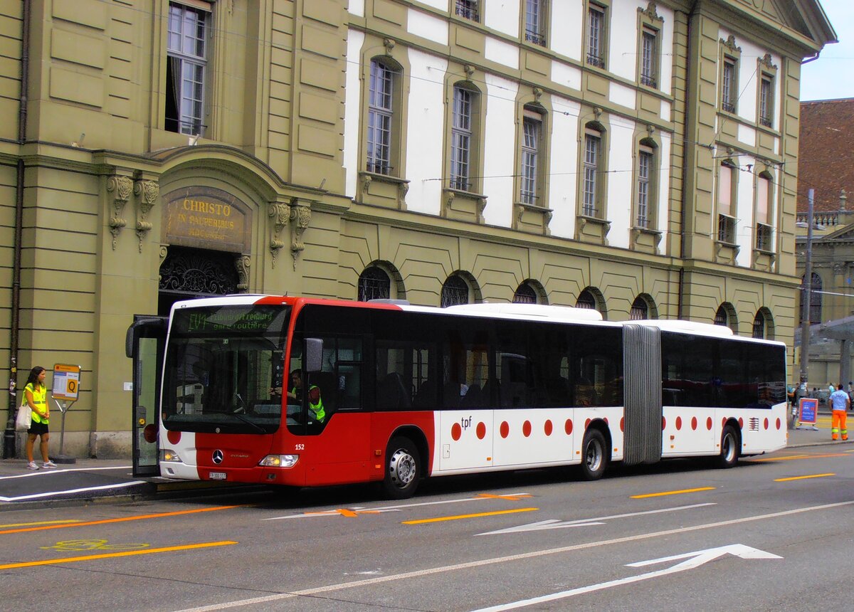 (277'534) - TPF Fribourg - Nr. 152/FR 300'317 - Mercedes am 4. Juli 2025 beim Bahnhof Bern
