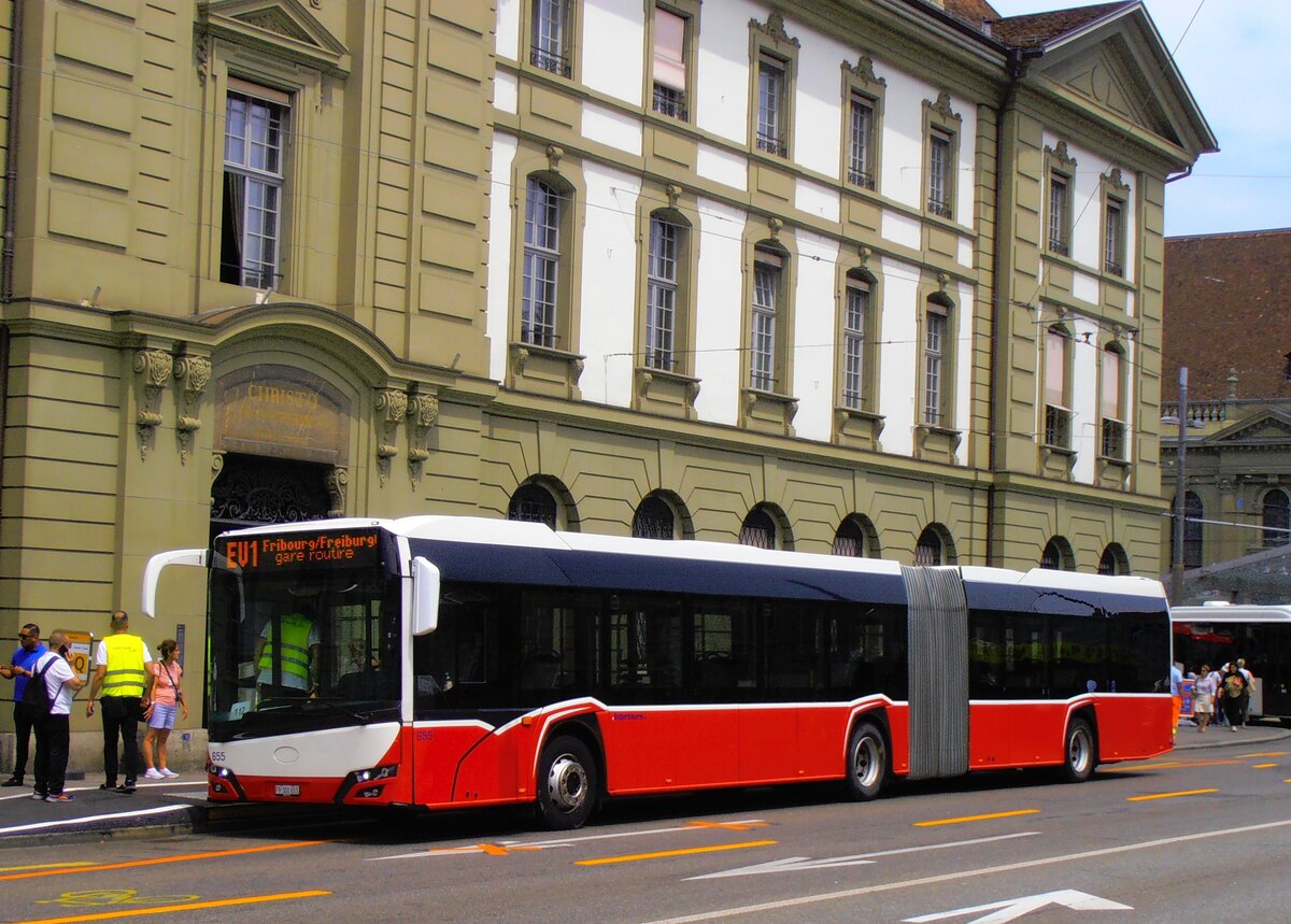 (277'536) - Intertours, Domdidier - Nr. 671/FR 300'671 - Solaris (ex PostBus/A BD 15'715) am 4. Juli 2025 beim Bahnhof Bern