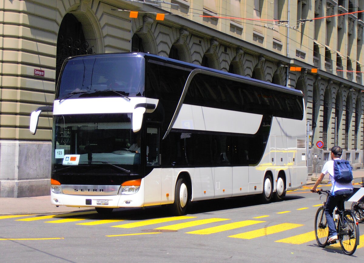 (277'541) - Intertours, Domdidier - FR 300'640 - Setra am 4. Juli 2025 in Bern, Genfergasse
