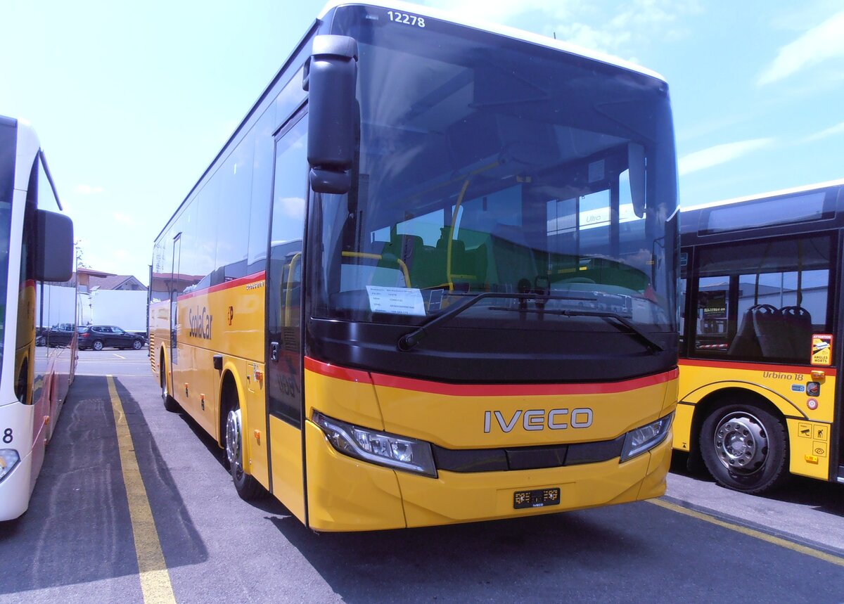 (277'597)  CarPostal Ouest - PID 12'278 - Iveco am 5. Juli 2025 in Kerzers, Interbus
