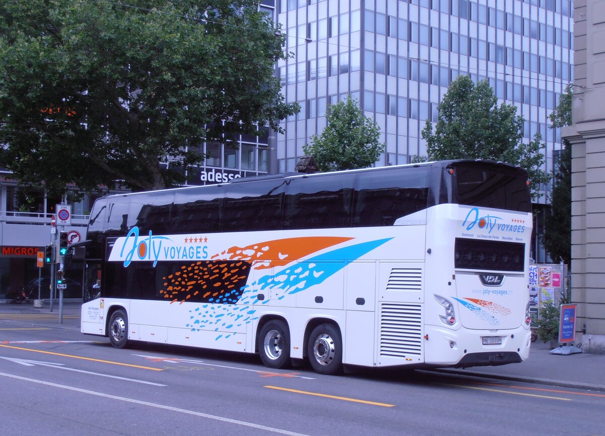 (277'650) - Joly Voyages, Les Breuleux - NE 132'019 - VDL am 6. Juli 2025 beim BAhnhof Bern