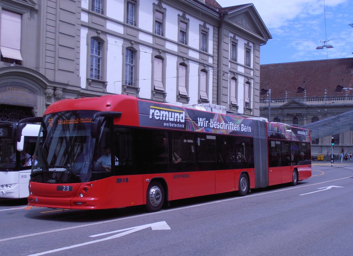 (277'672) - Bernmobil, Bern - Nr. 23 - Hess/Hess Gelenktrolleybus am 7. Juli 2025 beim Bahnhof Bern