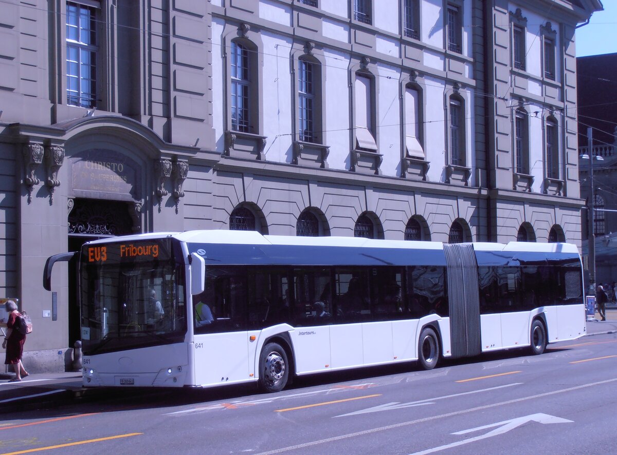 (277'710) - Intertours, Domdidier - Nr. 641/FR 300'641 - Solaris (ex PostBus/A BD 15'710) am 9. Juli 2025 beim Bahnhof Bern