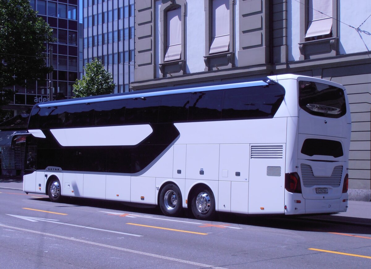 (277'820) - Daimler Buses, Winterthur - ZH 771'894 - Setra (ex Ammann, Neerach) am 12. Juli 2025 beim Bahnhof Bern (Einsatz Intertours)